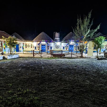 White Land Villagestay Dhordo Ngoại thất bức ảnh