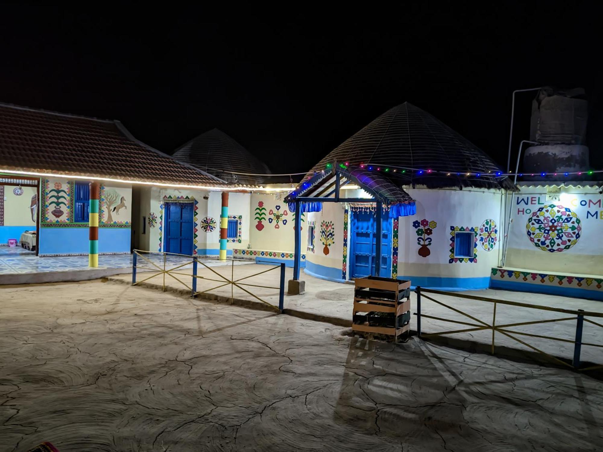White Land Villagestay Dhordo Ngoại thất bức ảnh
