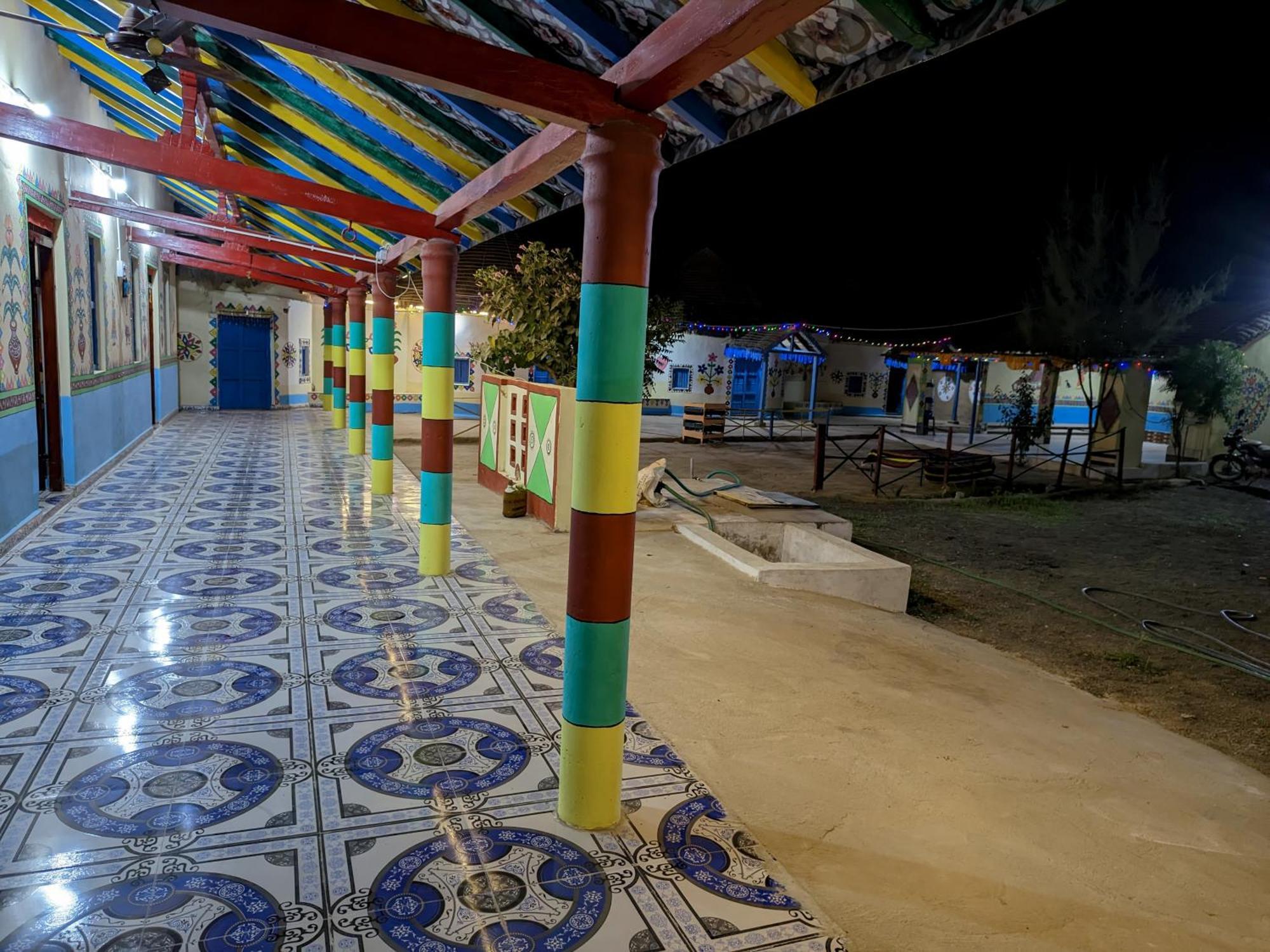 White Land Villagestay Dhordo Ngoại thất bức ảnh