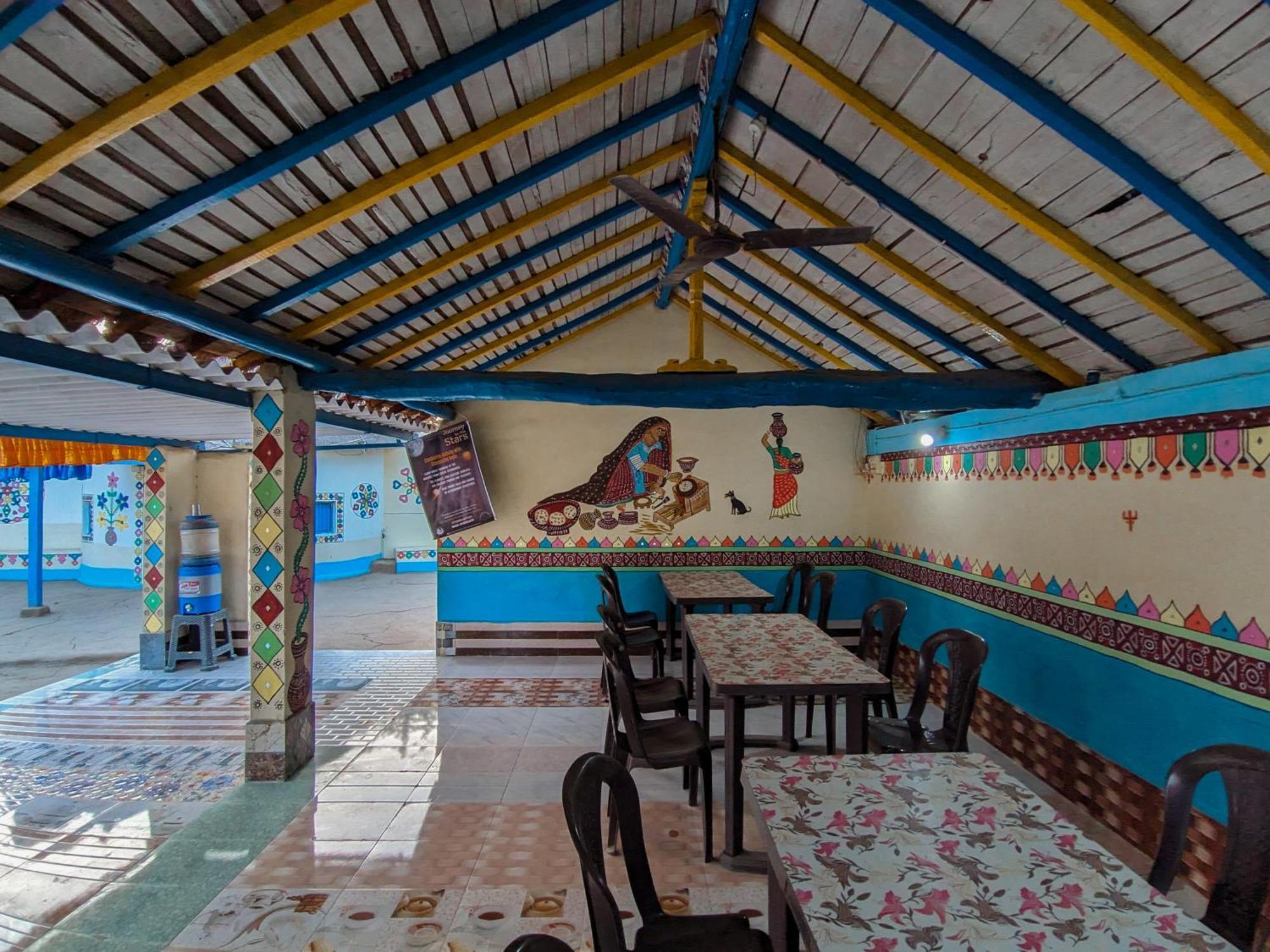 White Land Villagestay Dhordo Ngoại thất bức ảnh