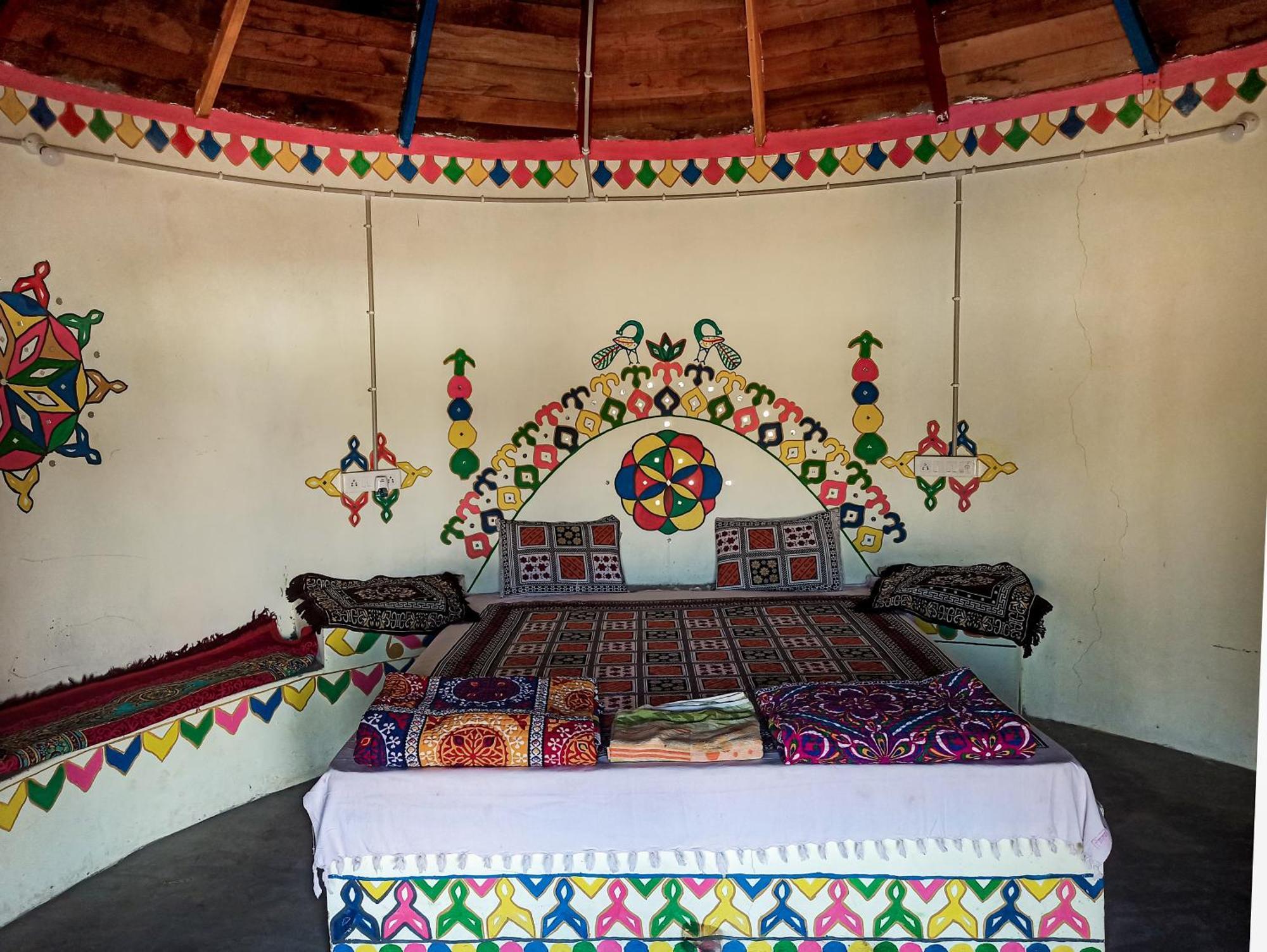 White Land Villagestay Dhordo Ngoại thất bức ảnh