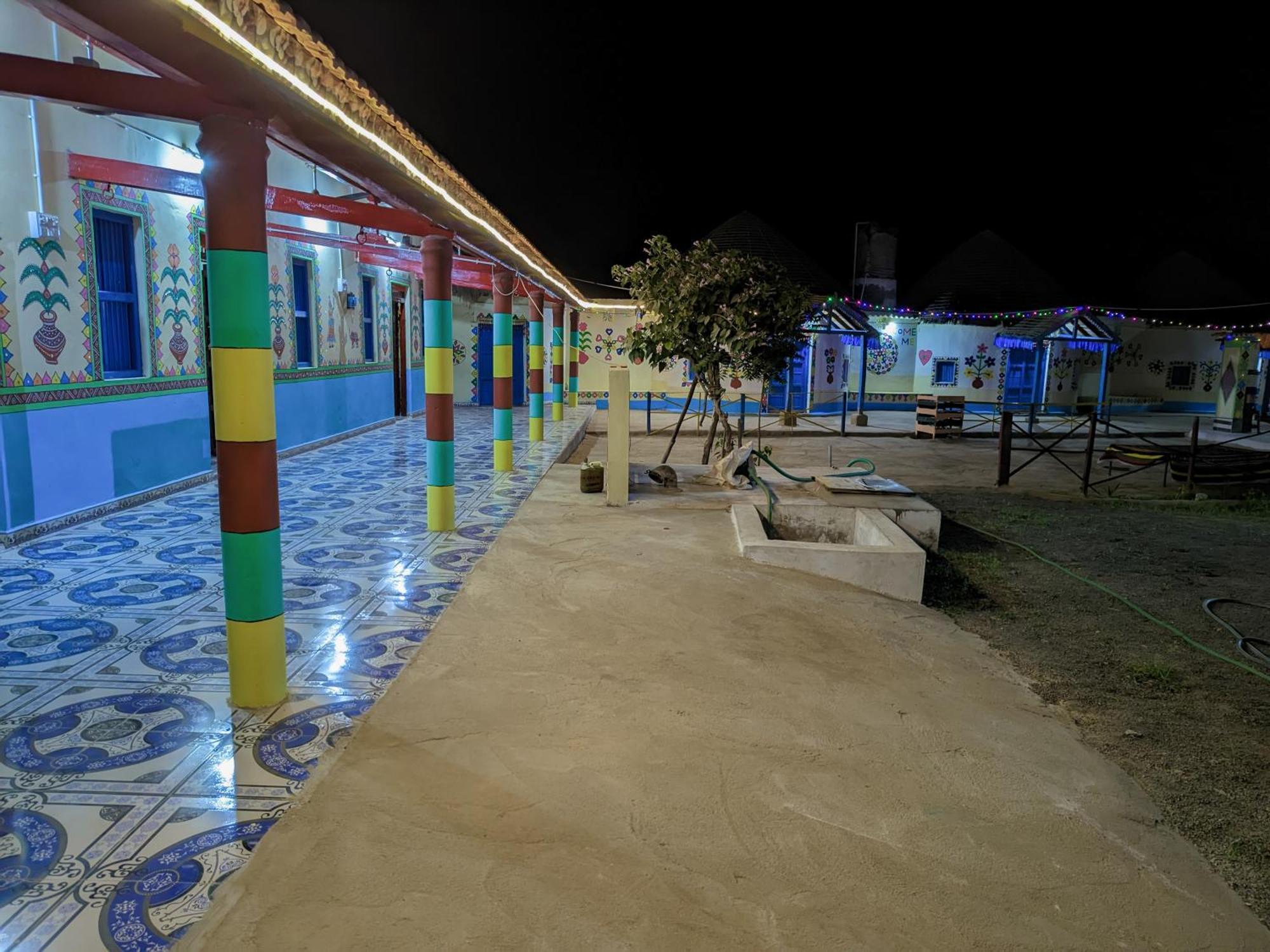White Land Villagestay Dhordo Ngoại thất bức ảnh