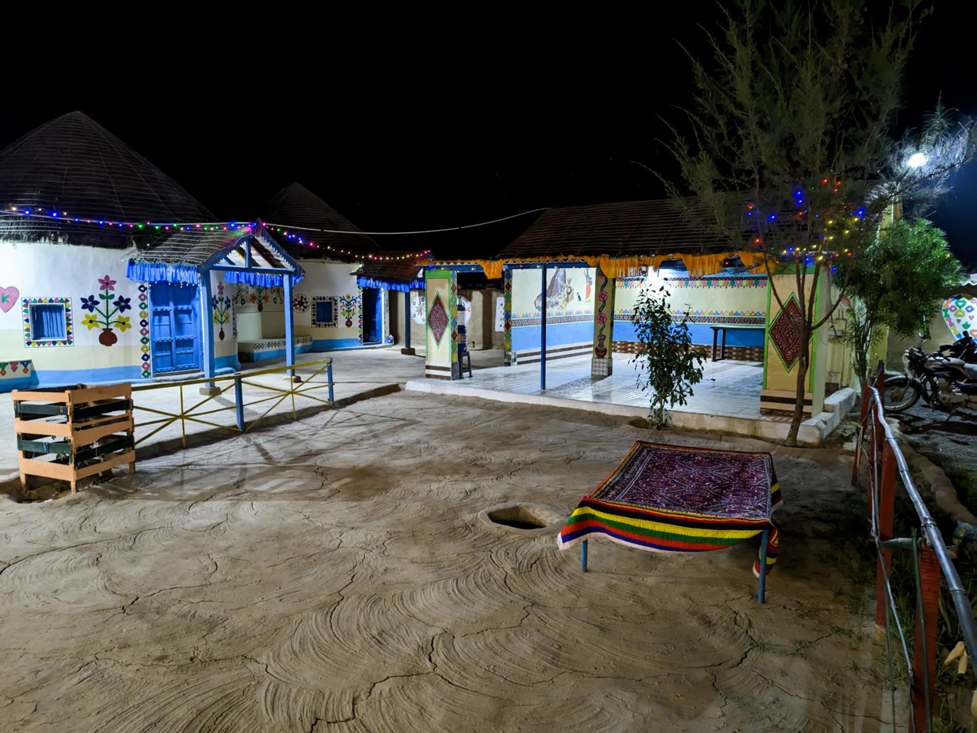 White Land Villagestay Dhordo Ngoại thất bức ảnh
