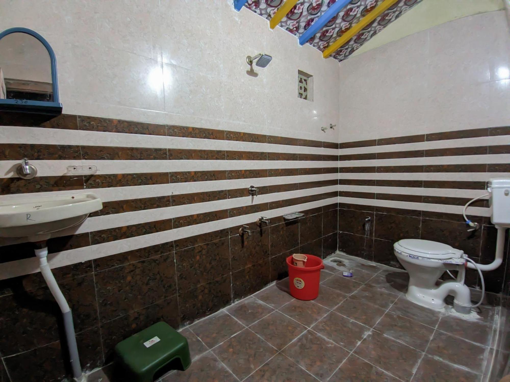 White Land Villagestay Dhordo Ngoại thất bức ảnh