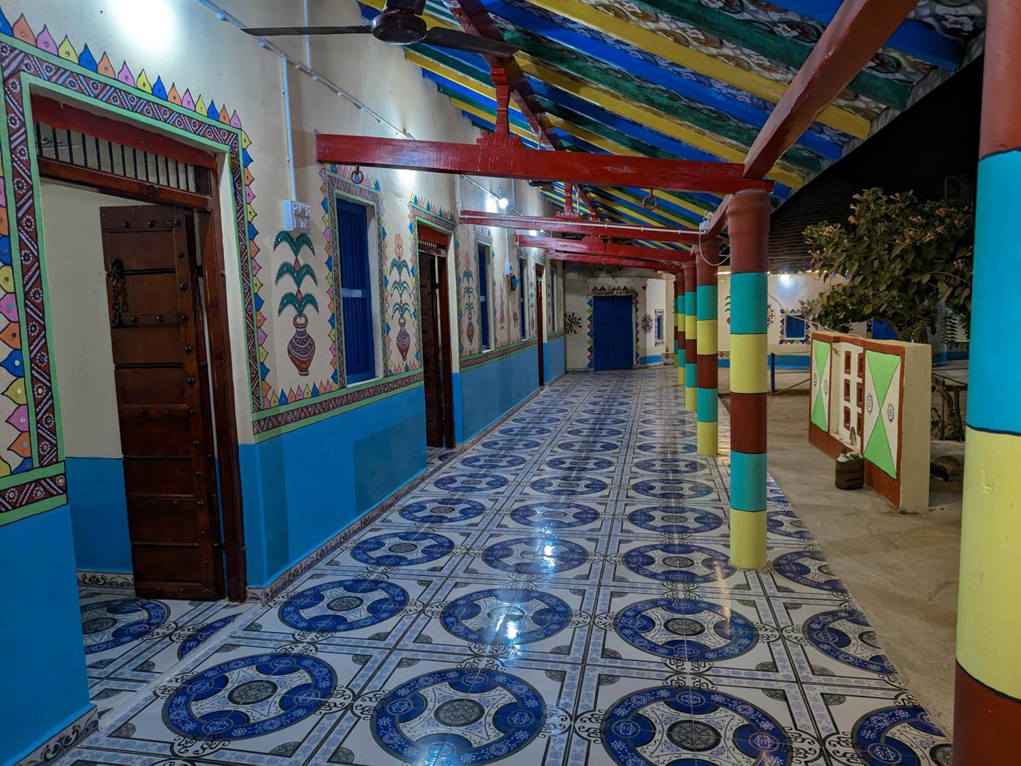 White Land Villagestay Dhordo Ngoại thất bức ảnh