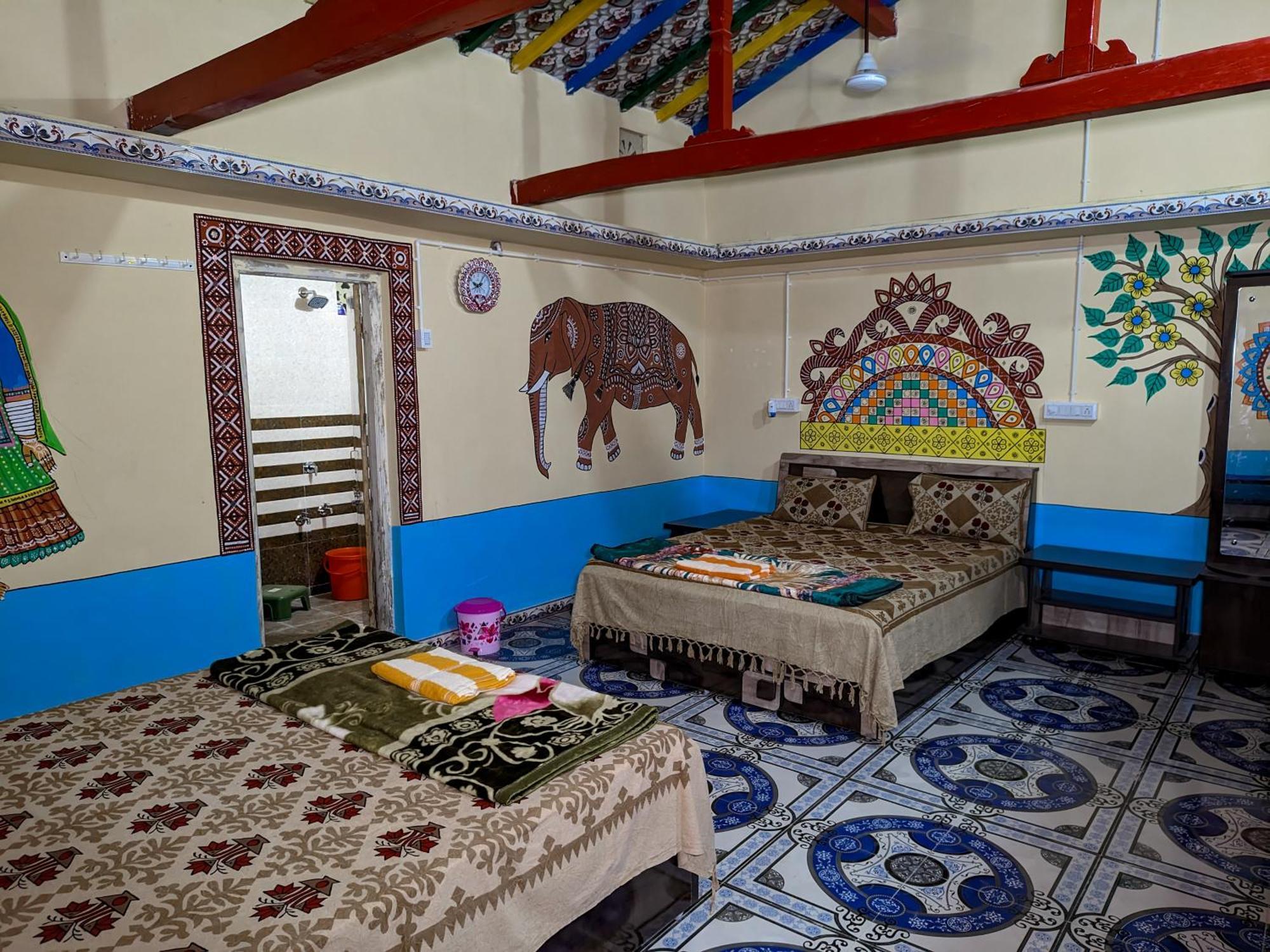 White Land Villagestay Dhordo Ngoại thất bức ảnh