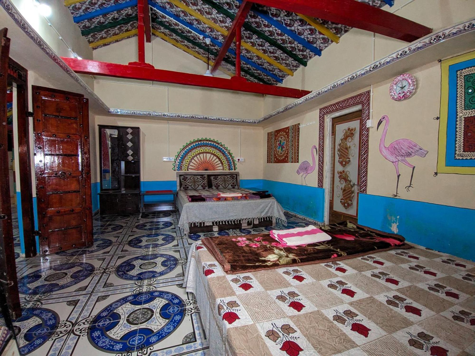 White Land Villagestay Dhordo Ngoại thất bức ảnh